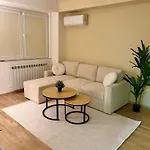 Zebra Family - Free Parking, Fast Wi-fi, New Building