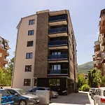 Zebra Family - Free Parking, Fast Wi-fi, New Building * Skopje