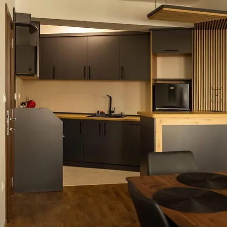 Zebra Family - Free Parking, Fast Wi-fi, New Building Apartment *
