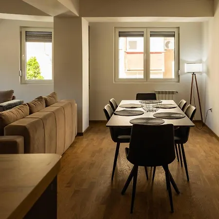Zebra Family - Free Parking, Fast Wi-fi, New Building *