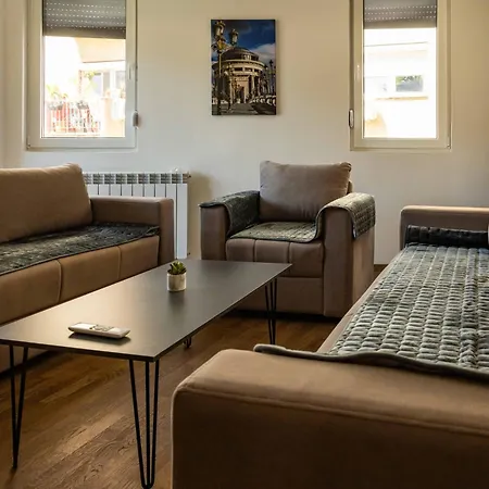 Zebra Family - Free Parking, Fast Wi-fi, New Building * Skopje