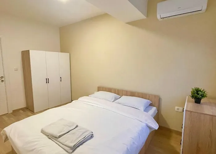 Modern Cozy Family In The Heart Of The Скоп'є