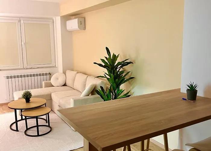 Апартаменти Modern Cozy Family In The Heart Of The